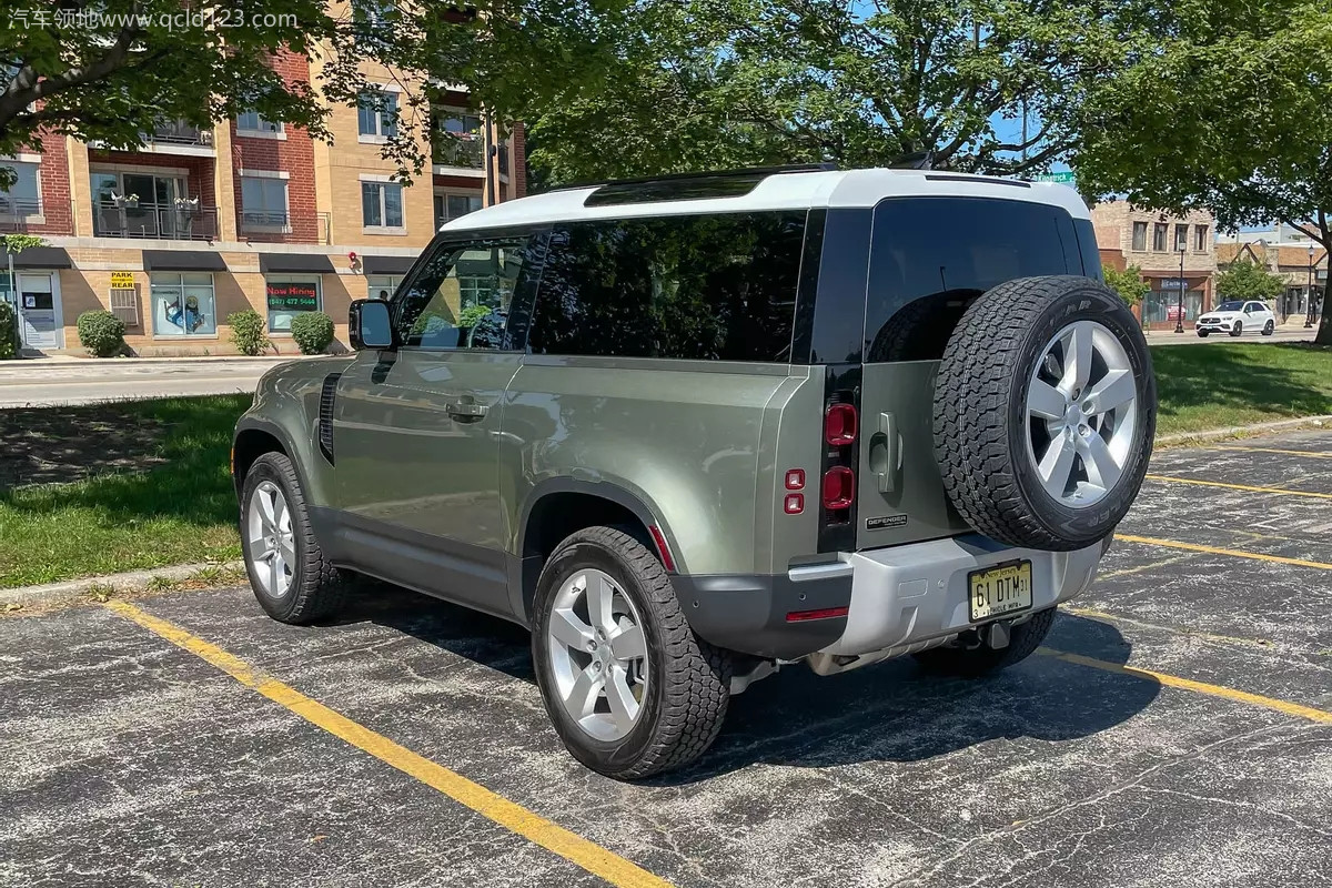 879c050a524d61577974f1f133b892fa_land-rover-defender-90-2021-03-angle-exterior-green-rear_副本