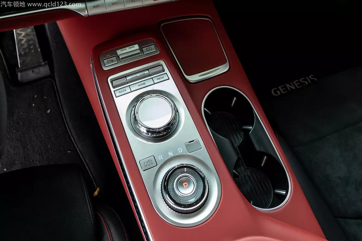 46a0c46411db2bc646c0c249d2369ce4_genesis-gv70-2022-41-controls-gearshift-interior-suv-scaled_副本