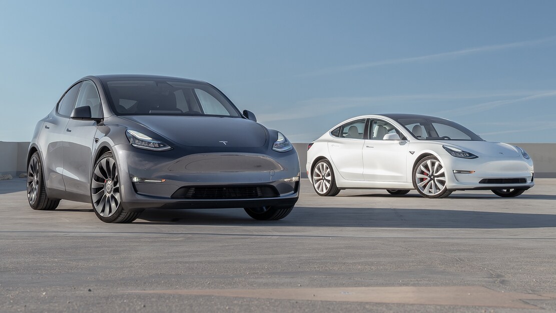 2020-Tesla-Model-Y-vs-Model-3-1.jpg