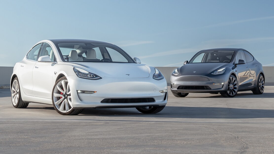 2020-Tesla-Model-Y-vs-Model-3-4.jpg