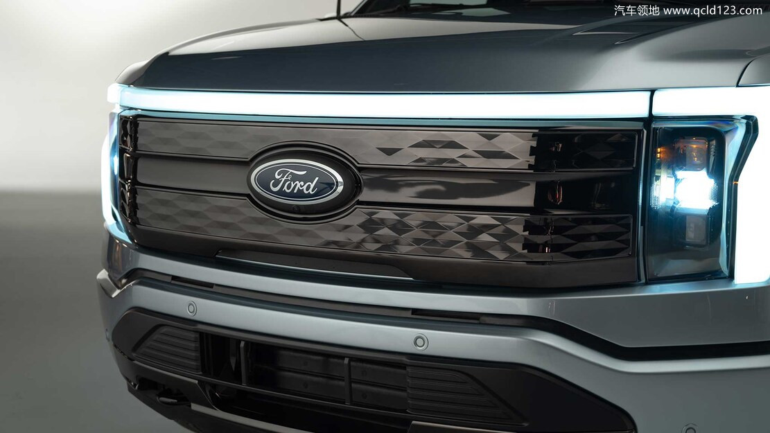 2022-Ford-F-150-Lightning-grille-and-lighting_副本.jpg