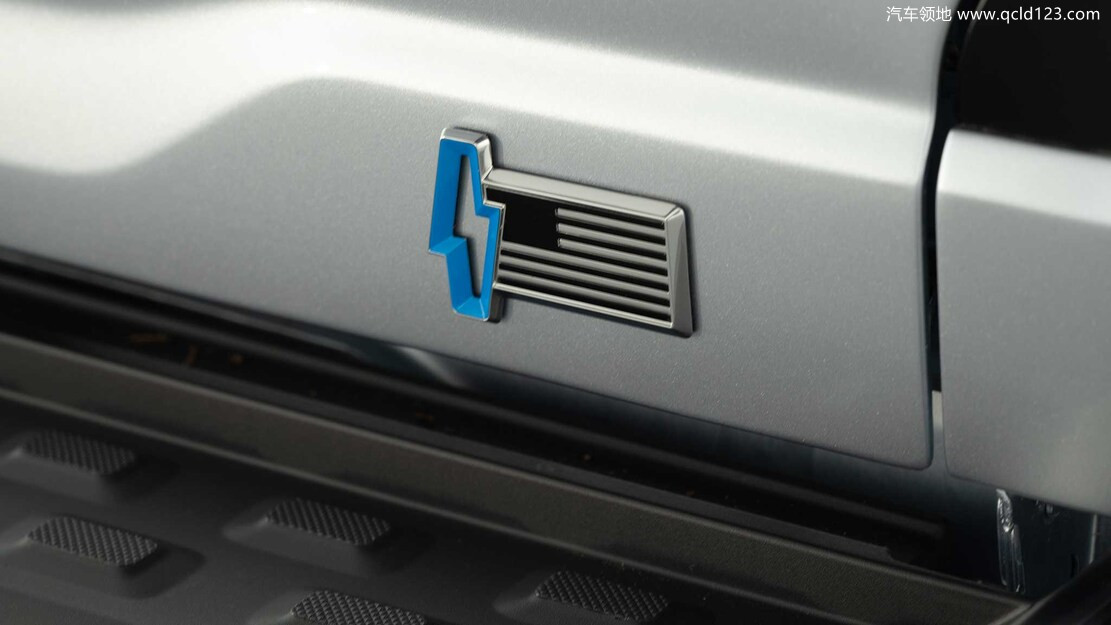 2022-Ford-F-150-Lightning-tailgate-badge_副本.jpg